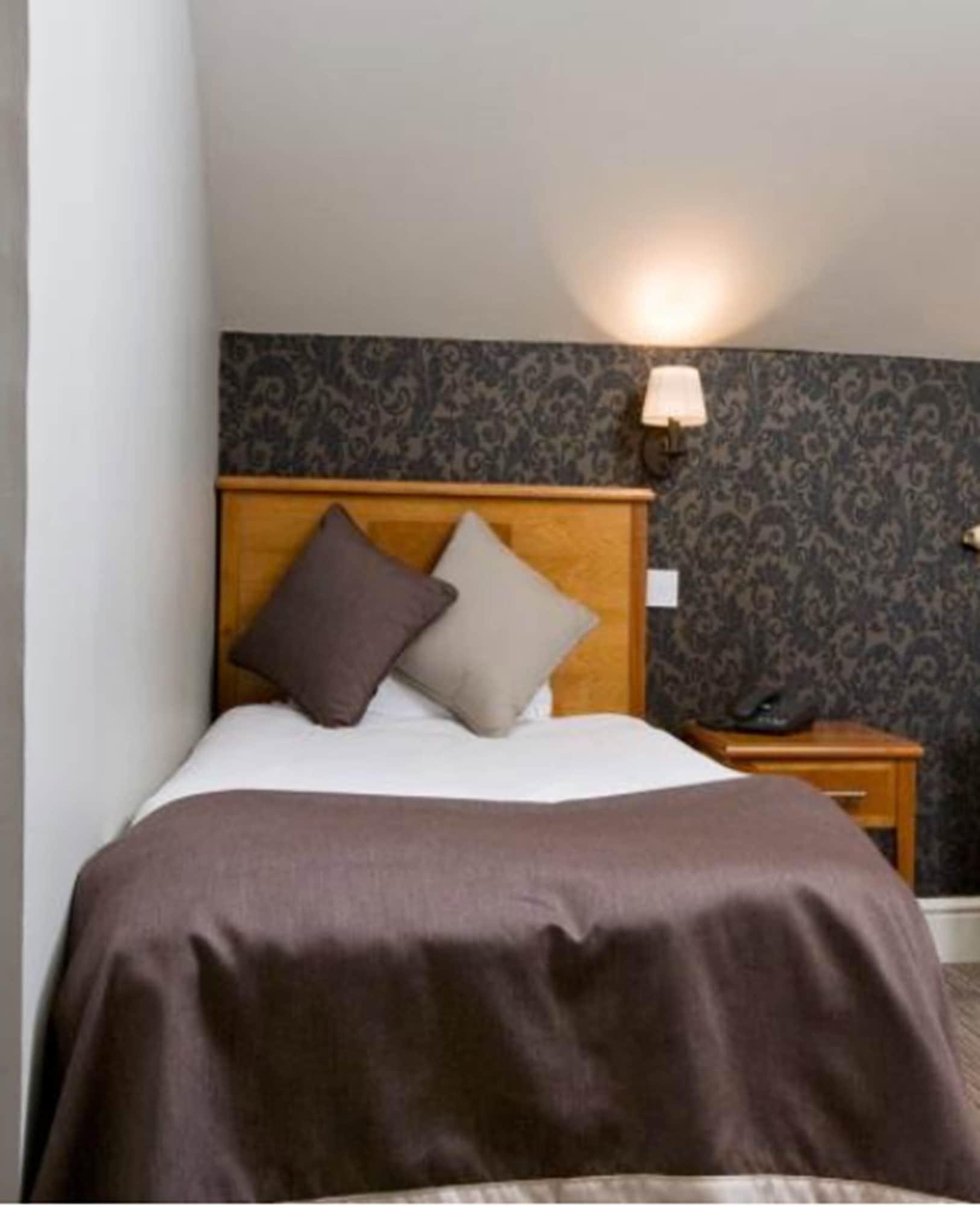 לנהאם The Dog & Bear Hotel מראה חיצוני תמונה