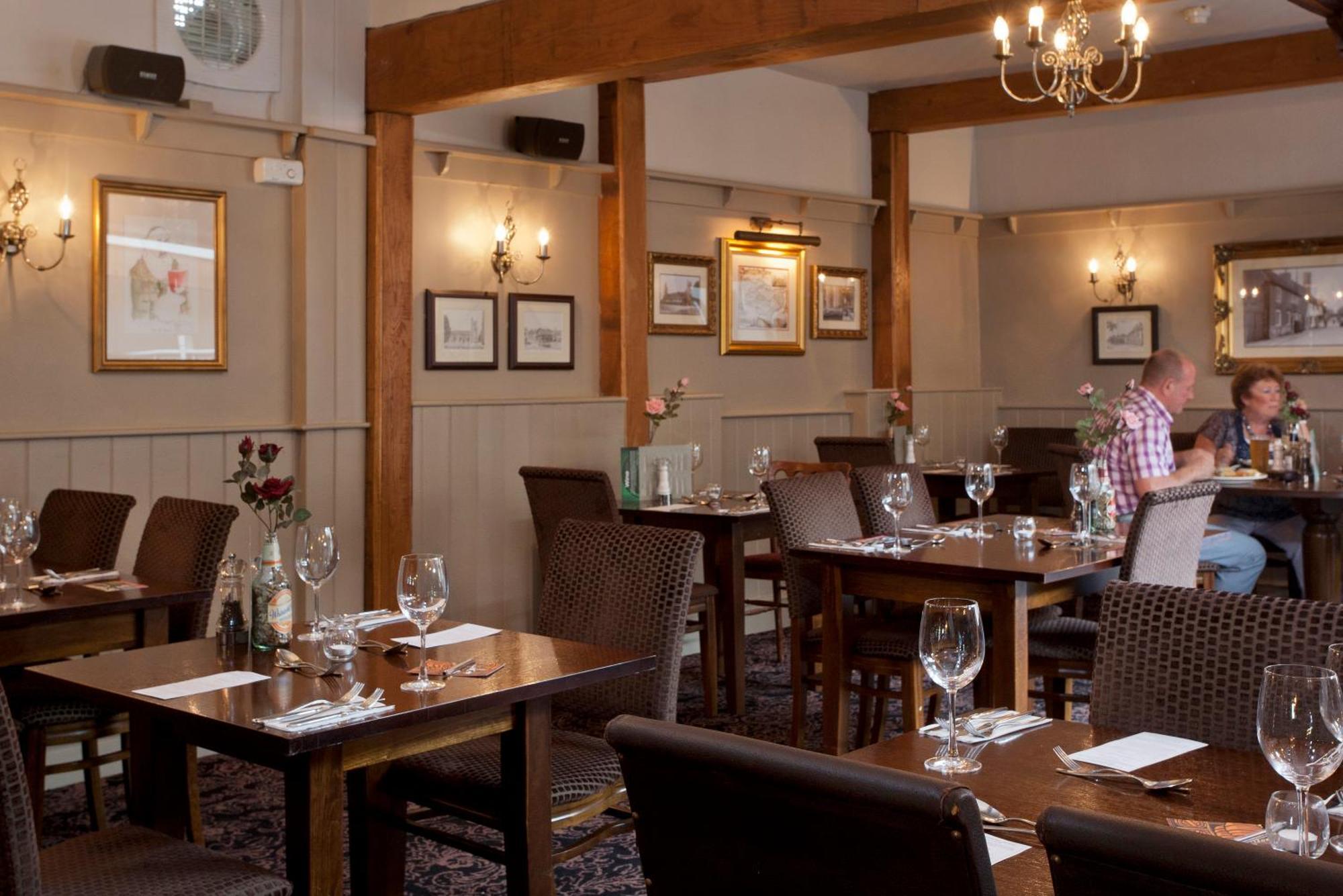 לנהאם The Dog & Bear Hotel מראה חיצוני תמונה