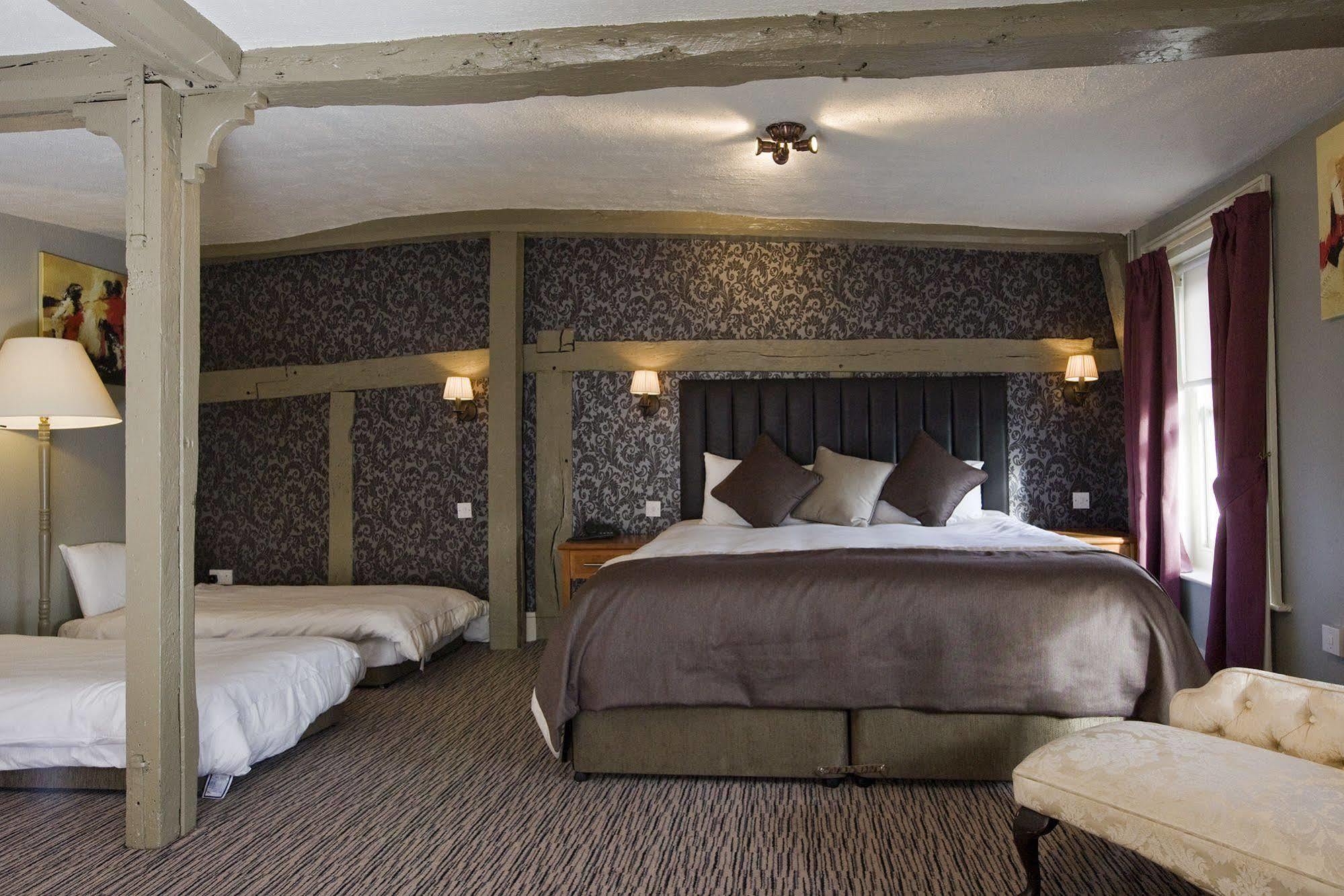 לנהאם The Dog & Bear Hotel מראה חיצוני תמונה