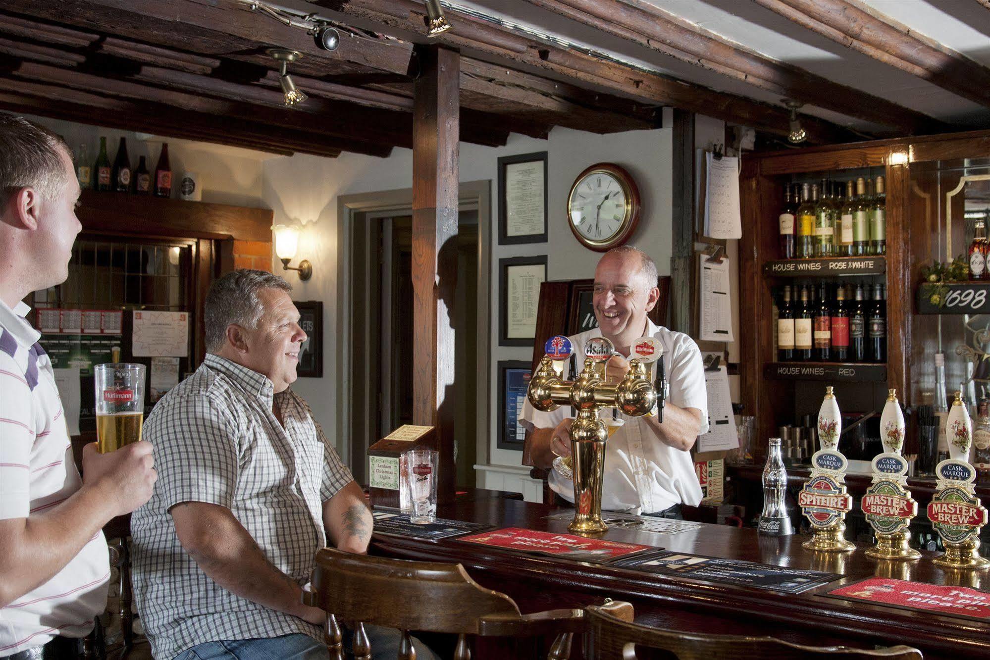 לנהאם The Dog & Bear Hotel מראה חיצוני תמונה